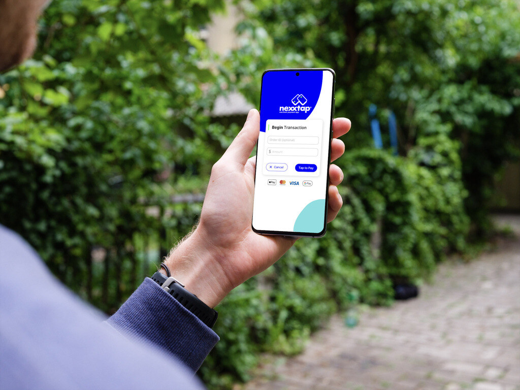 22-Nexxtap-holding-samsung-galaxy-s20-mockup-amongst-trees