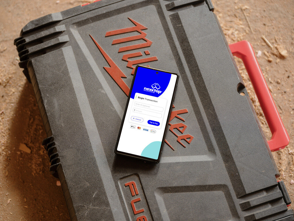 26-Nexxtap-google-pixel-6-mockup-on-the-case-with-equipment