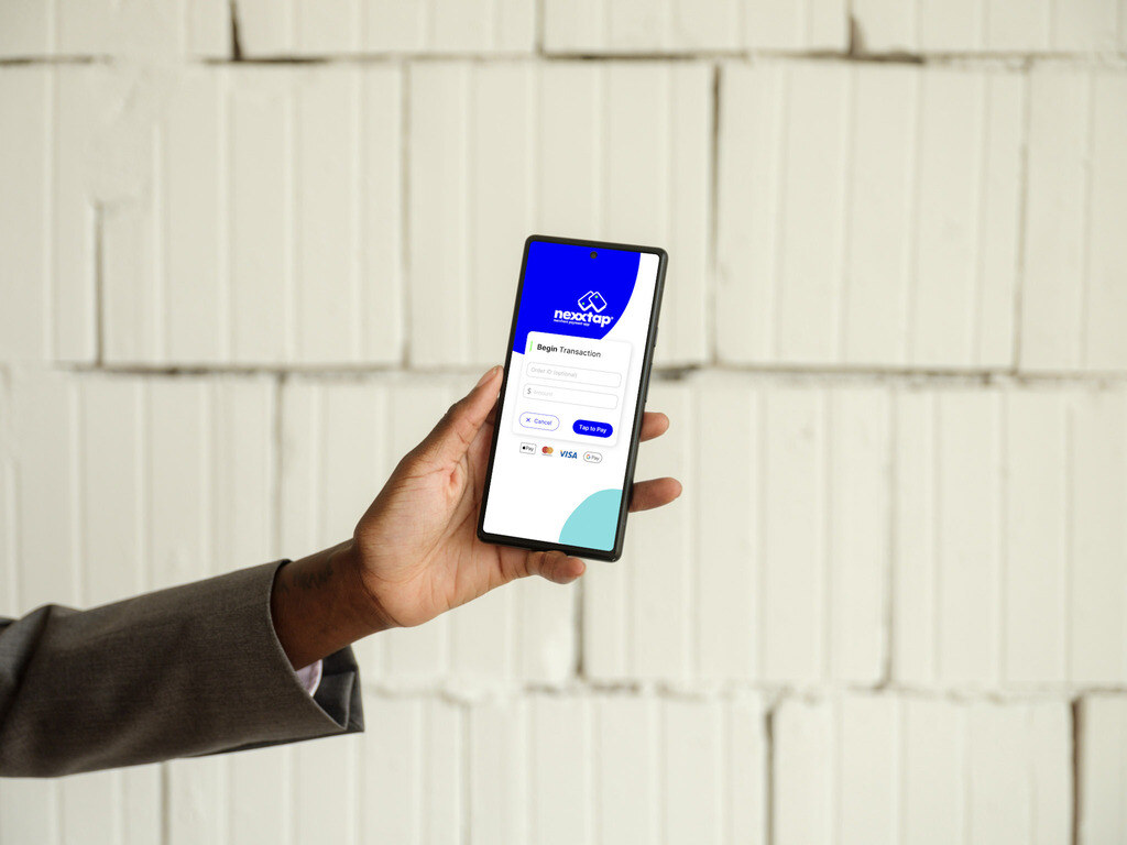 37-Nexxtap-google-pixel-6-mockup-in-businesswomans-hand